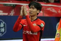 李新翔球探报告：无球跑动、禁区前插是优势，技术仍有明显局