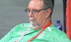 这不感谢一波？沙特教练全场观战 中国男篮大胜后沙特被抬进八