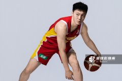 中规中矩！胡明轩小组赛场均拿到7分 三分命中率38.5%
