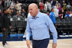 爆料记者：你不需要是亿万富翁 也能知道他们做的事为什么是错