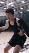 左右开弓！杨瀚森最新训练集锦：练习转身后勾手及扣篮终结