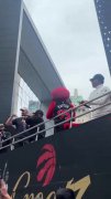 乐福调侃洛瑞：今天是你的主场 但这里不是“勒布朗多伦多”吗