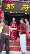 整活！郭艾伦上节目中体验成亲环节 与美女主持刘一一上演互动