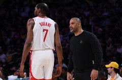 KD：我和乌度卡关系可以更亲密 他是我在比赛中可以随时依靠的