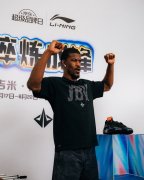 库里：中国行最惊讶的是大家多爱巴特勒 我很享受中国球迷的热