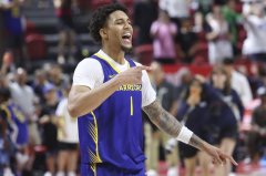 伦德博格：每天和NBA球员待在一起很不真实 有时和他们说话会紧